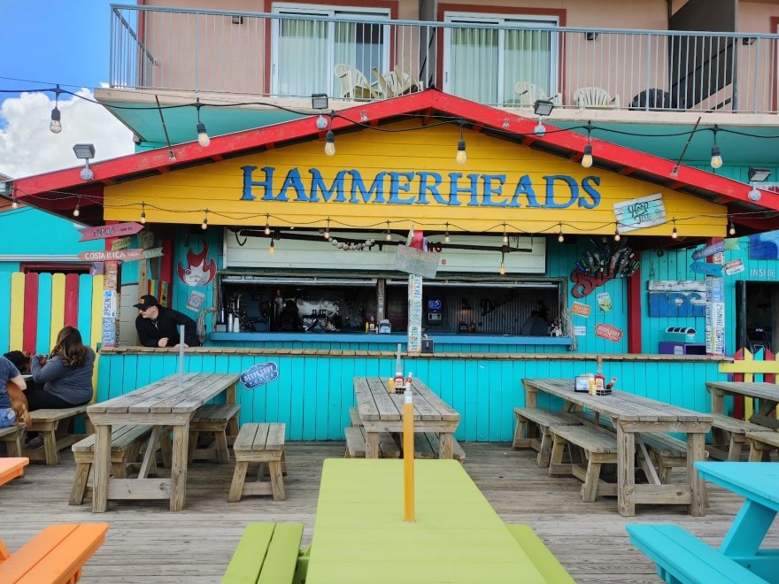 Hammerheads Bar & Grill