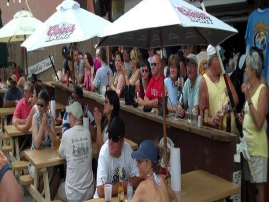 Hammerheads Bar & Grill