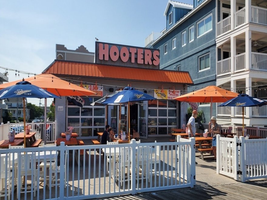 Hooters