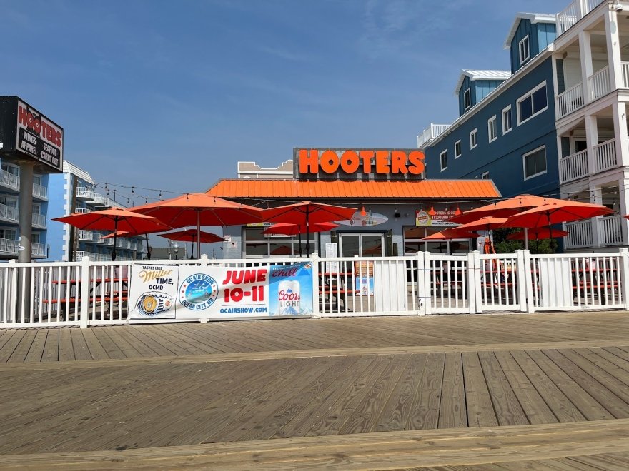 Hooters