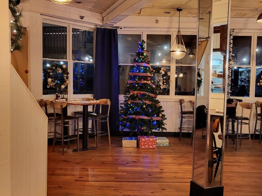 Tailchasers Restaurant & Dock Bar