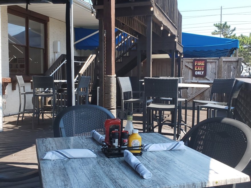 Tailchasers Restaurant & Dock Bar