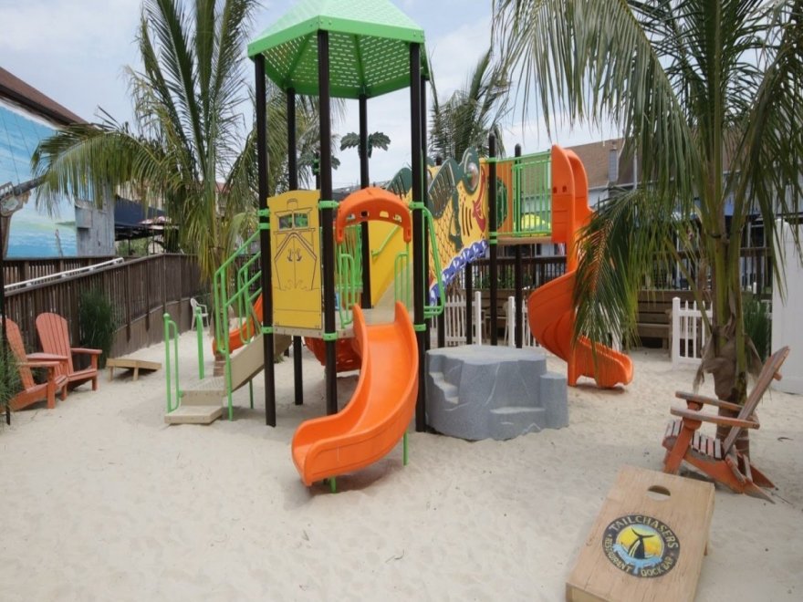 Tailchasers Restaurant & Dock Bar