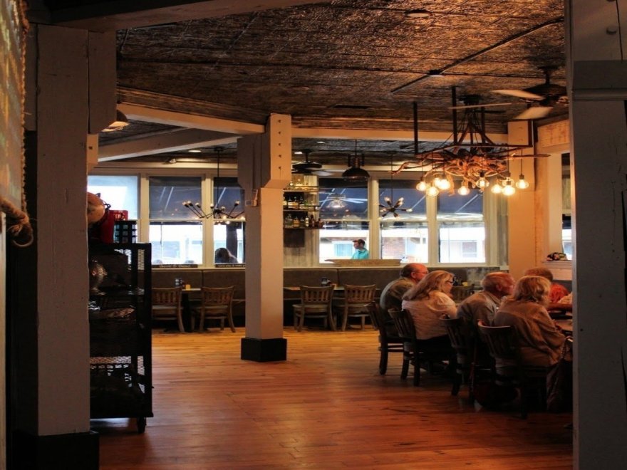 Tailchasers Restaurant & Dock Bar