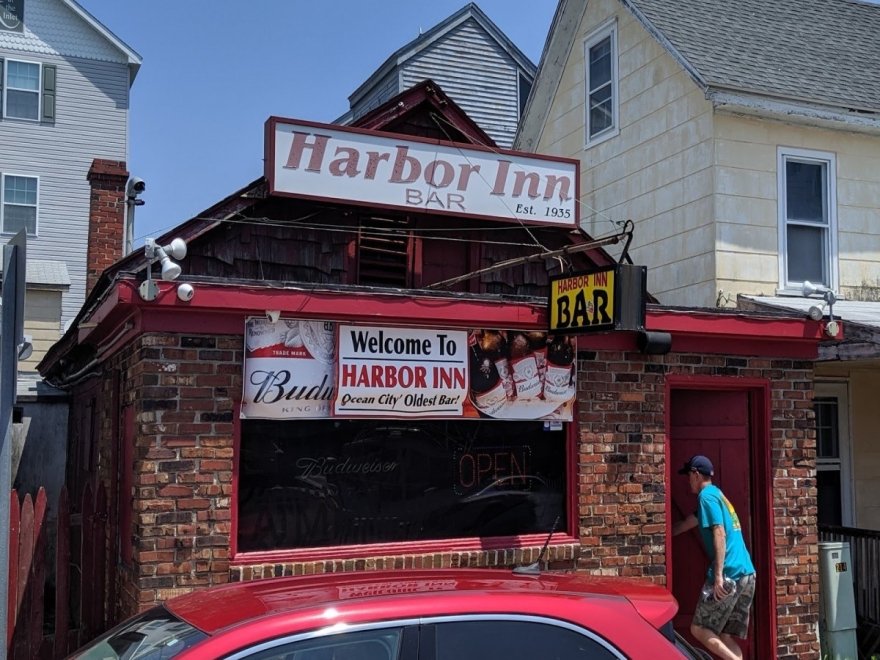 Harbor Inn