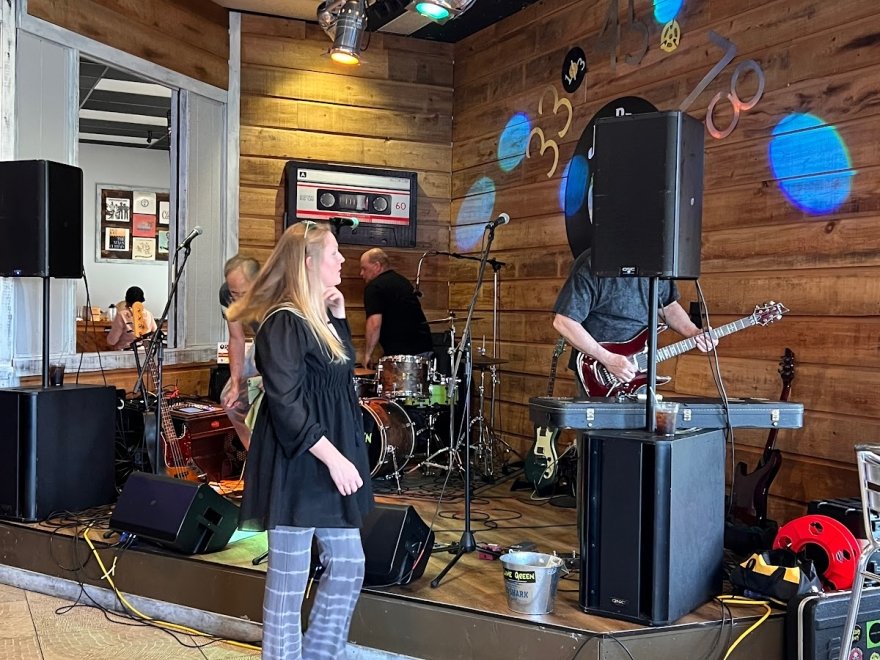 Fast Eddie's Corner Bar & Grille