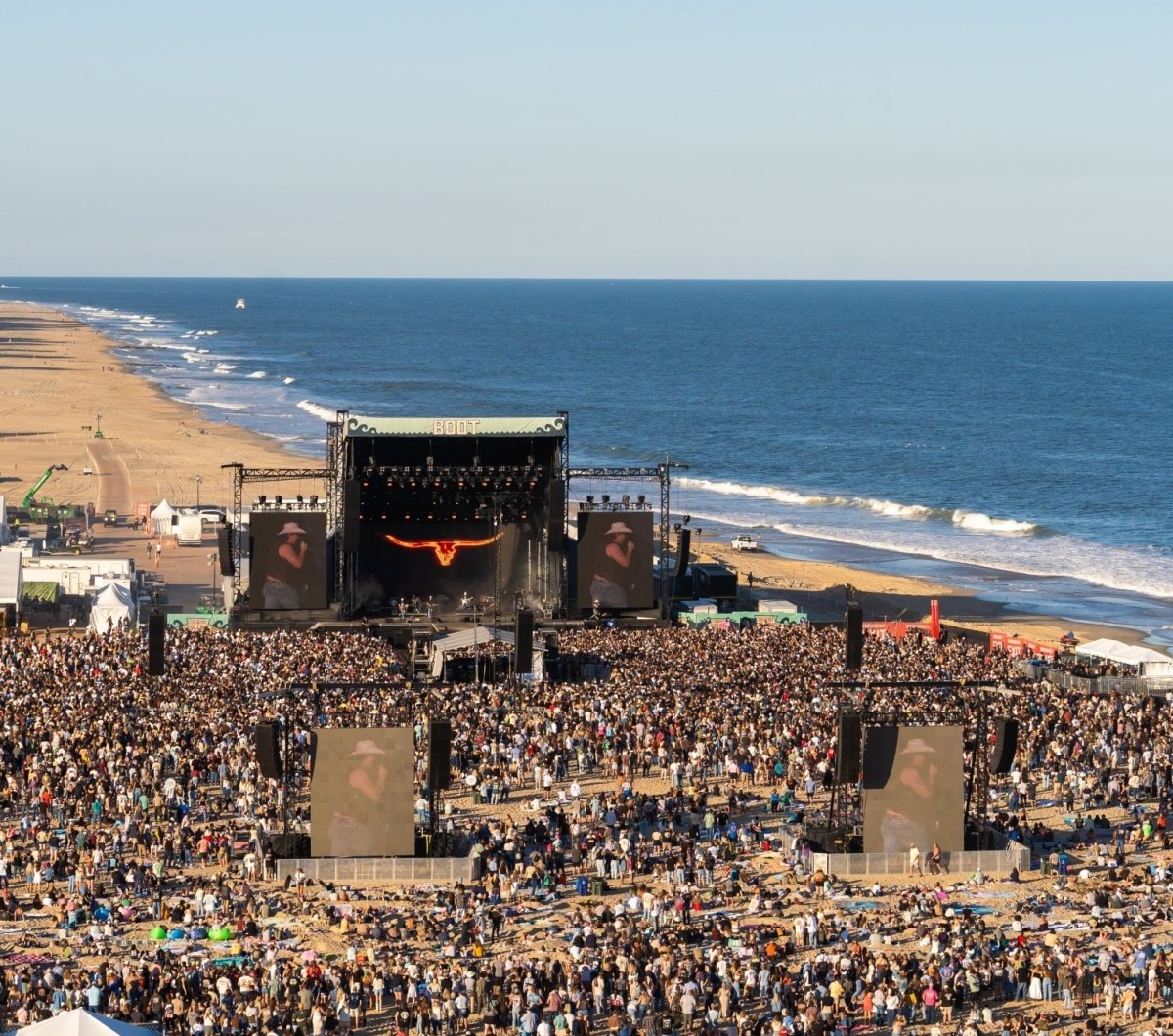Aerial of the crowd at Country Calling